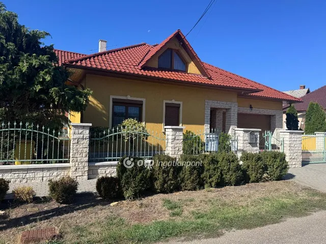 Eladó ház Tiszafüred 297 nm