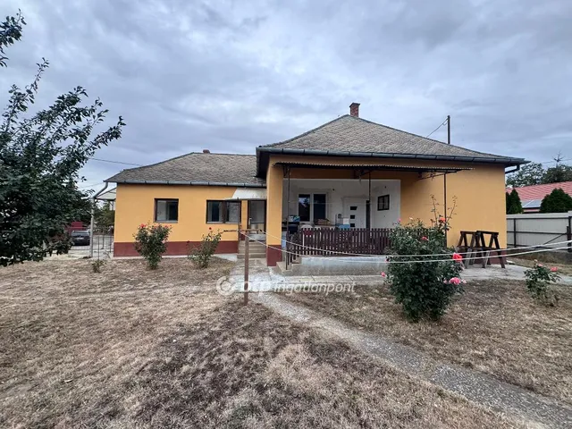 Eladó ház Tiszafüred 94 nm