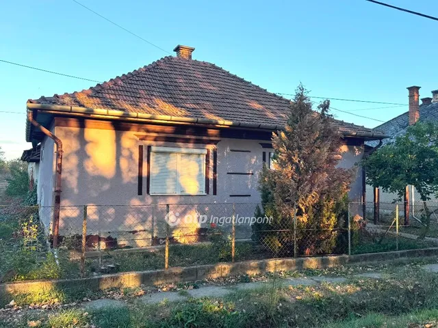 Eladó ház Tiszacsege 87 nm