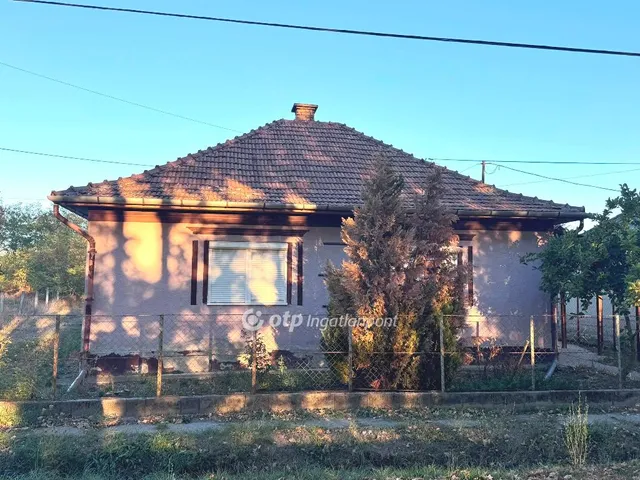 Eladó ház Tiszacsege 87 nm
