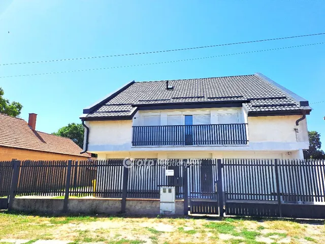 Eladó ház Nagykőrös, Bokros 193 nm