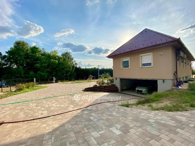 Eladó ház Kecskemét, Budaihegy 230 nm