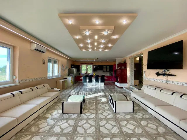 Eladó ház Kecskemét, Budaihegy 230 nm