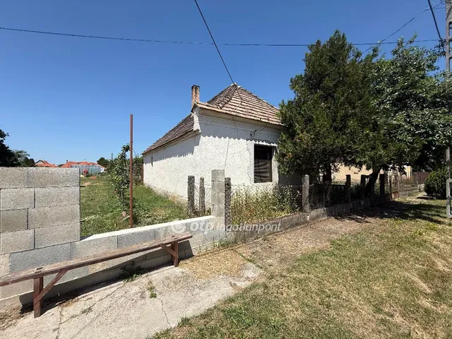 Eladó ház Naszály 60 nm