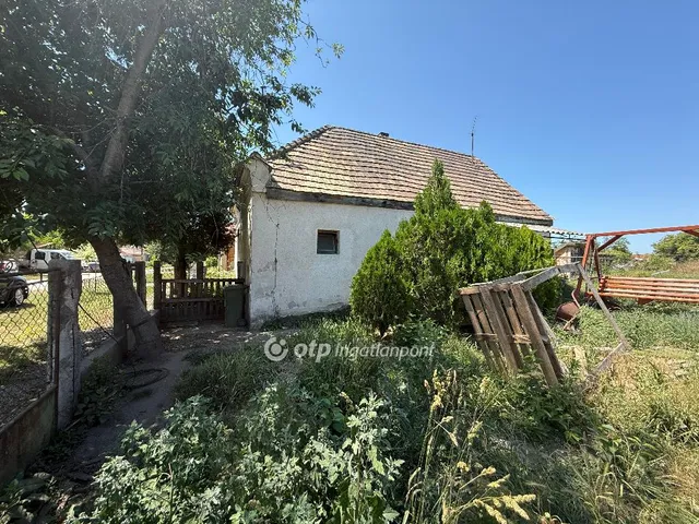 Eladó ház Naszály 60 nm