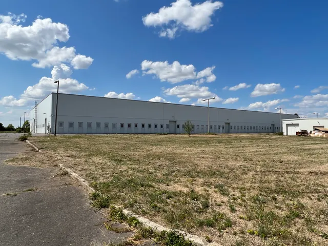 Eladó kereskedelmi és ipari ingatlan Nyíregyháza 10180 nm