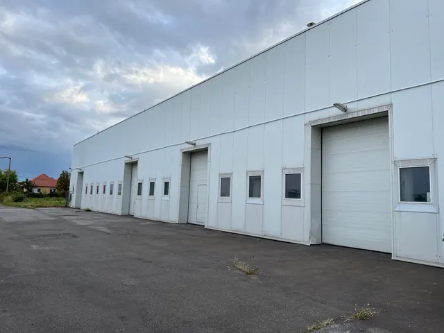 Kiadó kereskedelmi és ipari ingatlan Nyíregyháza 10800 nm