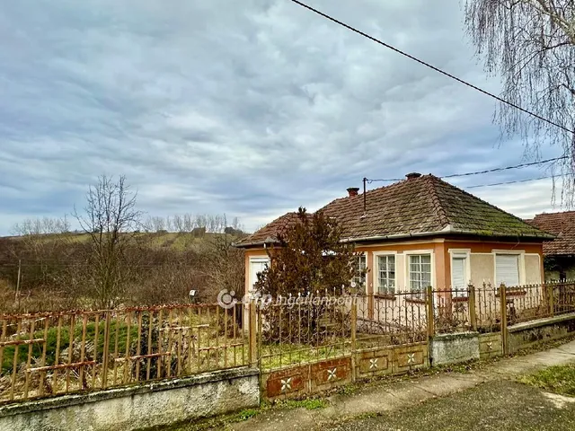 Eladó ház Nyomár 94 nm