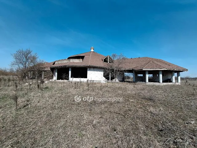 Eladó ház Cegléd 588 nm