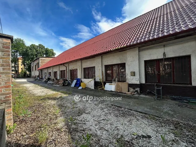 Kiadó kereskedelmi és ipari ingatlan Budapest XIV. kerület, Herminamező 2060 nm