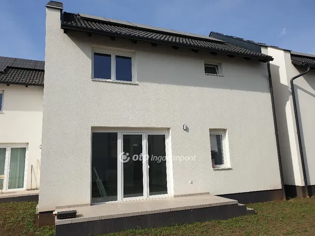 Kiadó ház Velence 90 nm