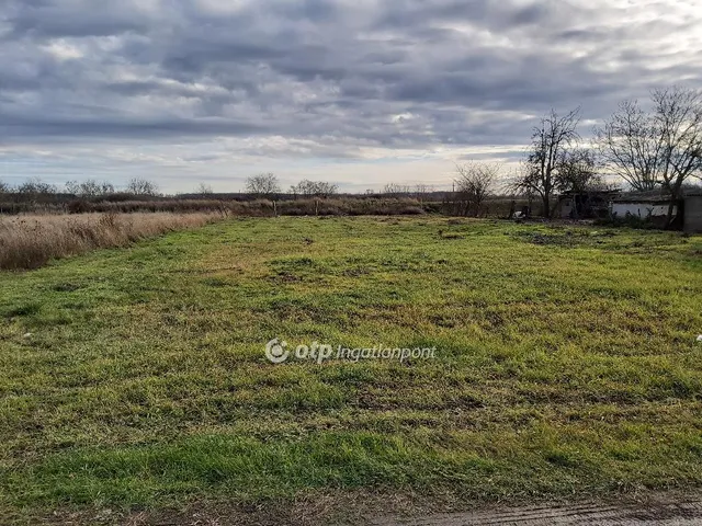 Eladó telek Doboz, Feketeéri csatorna 1349 nm