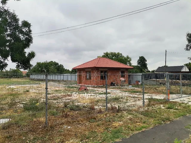 Eladó telek Békéscsaba 2071 nm