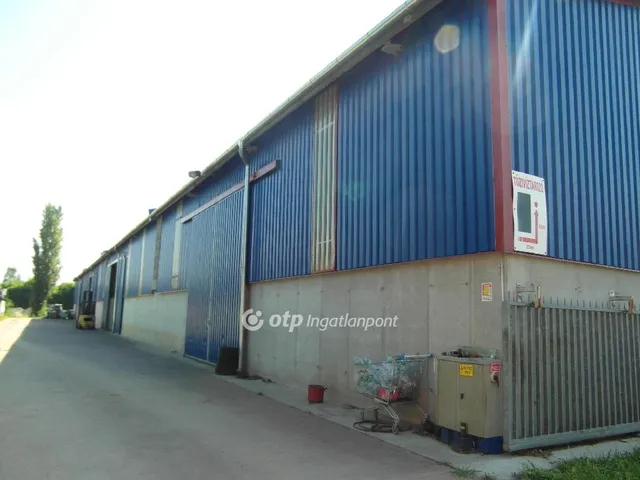 Eladó kereskedelmi és ipari ingatlan Békéscsaba 2000 nm
