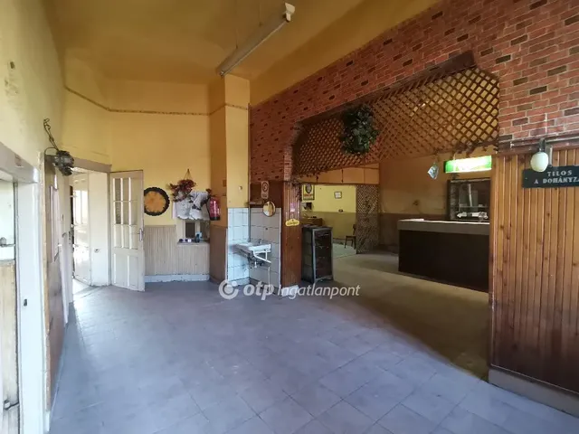 Eladó kereskedelmi és ipari ingatlan Mezőberény 230 nm