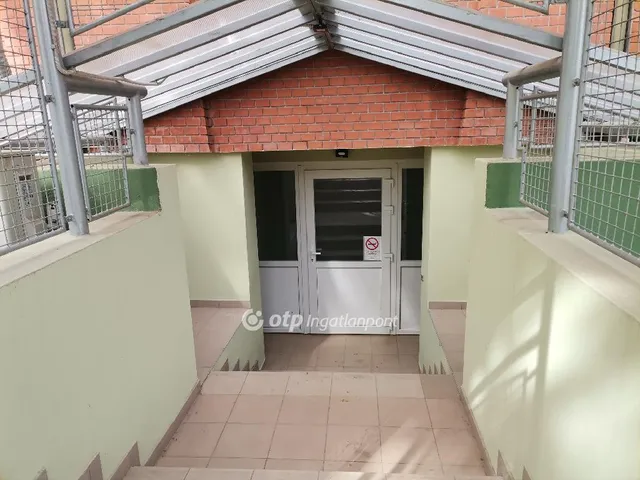 Kiadó kereskedelmi és ipari ingatlan Békéscsaba 96 nm