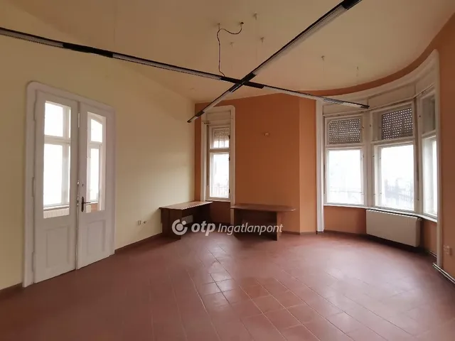 Eladó kereskedelmi és ipari ingatlan Békéscsaba 443 nm