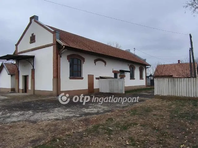 Eladó kereskedelmi és ipari ingatlan Szeghalom 250 nm