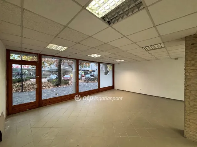 Kiadó kereskedelmi és ipari ingatlan Békéscsaba 72 nm