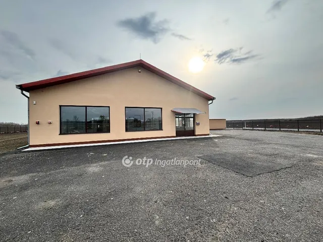 Kiadó kereskedelmi és ipari ingatlan Gyula 672 nm