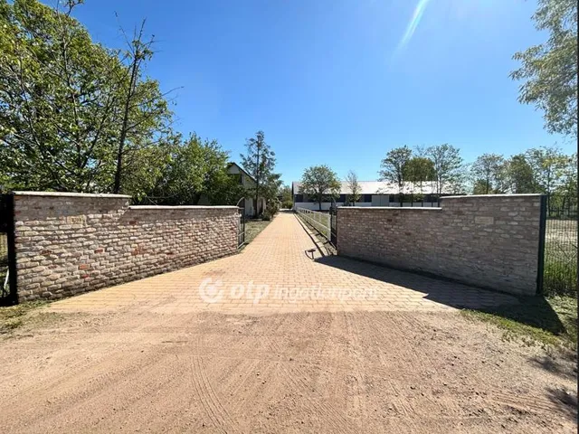 Eladó mezőgazdasági ingatlan Békéscsaba 1400 nm