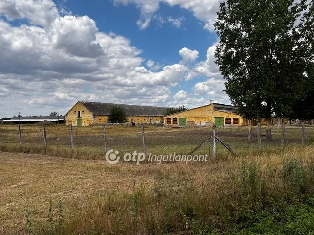 Eladó kereskedelmi és ipari ingatlan Biharugra 4644 nm