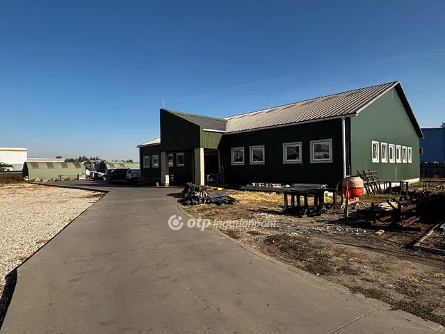 Eladó kereskedelmi és ipari ingatlan Békéscsaba 600 nm