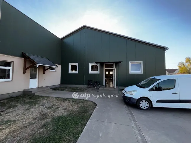 Eladó kereskedelmi és ipari ingatlan Békéscsaba 600 nm
