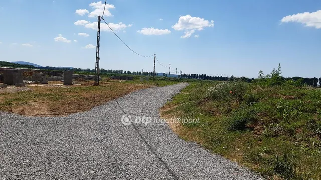 Eladó telek Baksa, családi házas 968 nm