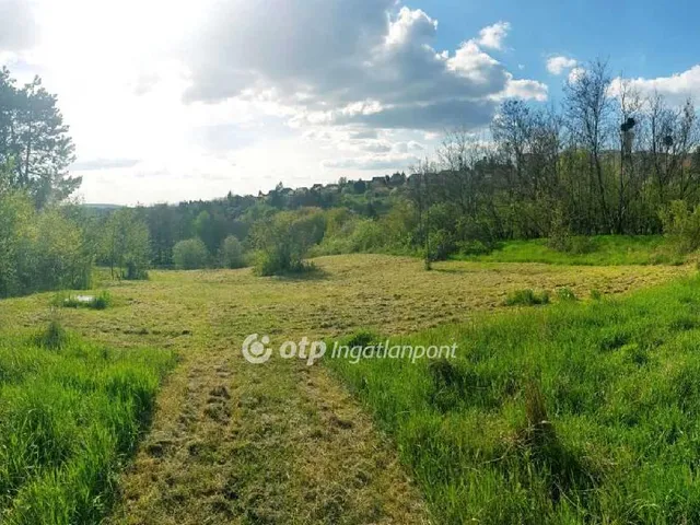 Eladó telek Komló, Szilvás 979 nm