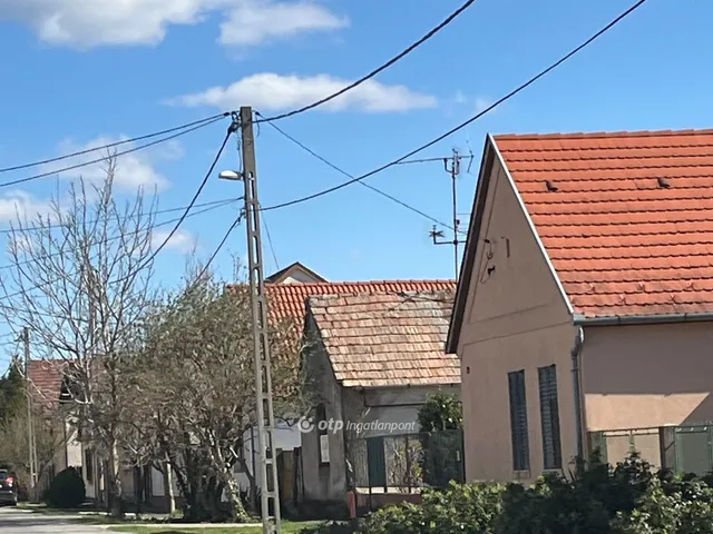 Eladó ház Siklós, Családi házas 63 nm