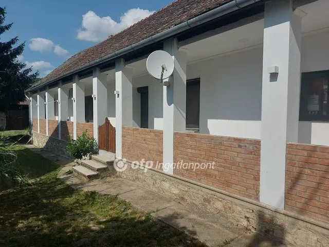 Eladó ház Kárász 87 nm