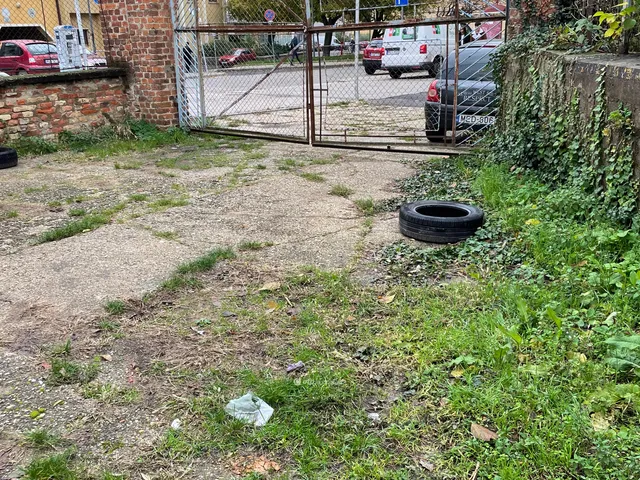 Eladó kereskedelmi és ipari ingatlan Pécs 216 nm