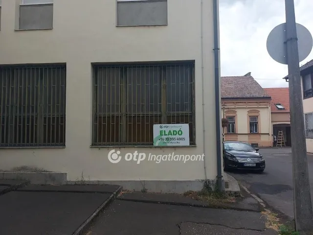 Eladó kereskedelmi és ipari ingatlan Szigetvár, Belváros 77 nm