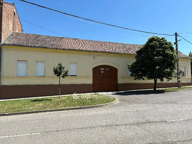 Eladó ház Véménd 195 nm
