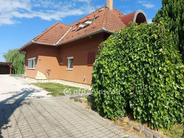 Eladó ház Görcsöny 213 nm