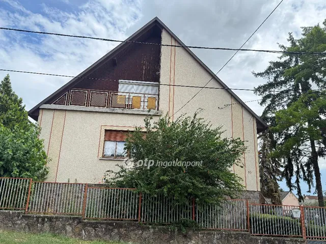 Eladó ház Geresdlak, Geresdi-hátság 200 nm