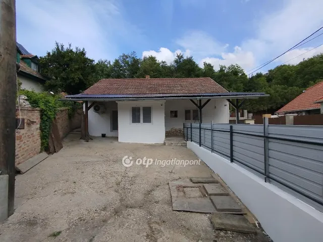 Eladó ház Keszü, családi házas 75 nm