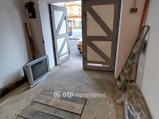 Eladó garázs Pécs 16 nm