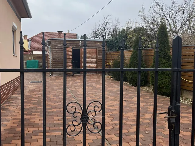 Kiadó ház Pécs 98 nm