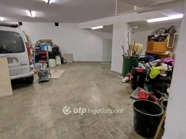 Eladó garázs Pécs 81 nm