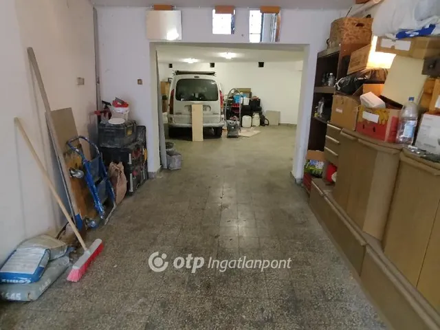 Eladó garázs Pécs 81 nm