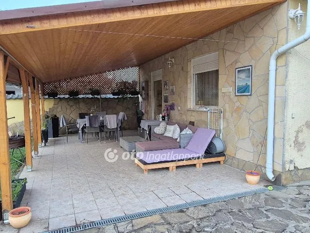 Eladó ház Kozármisleny 170 nm