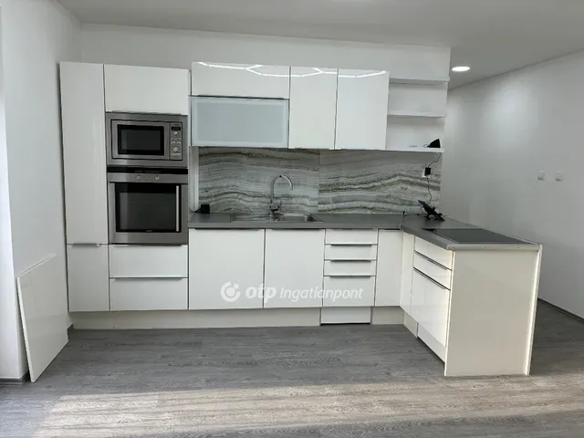 Eladó lakás Komló, Kökönyös 64 nm