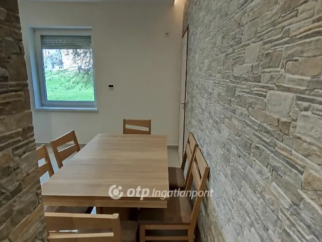 Eladó lakás Komló 34 nm