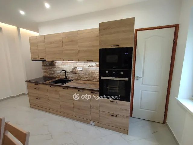 Eladó lakás Komló, Kenderföld 34 nm