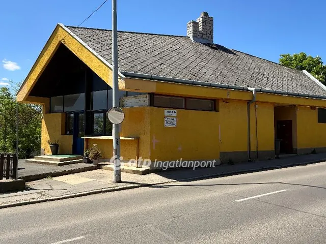 Kiadó kereskedelmi és ipari ingatlan Pécs, Mecsekoldal 250 nm