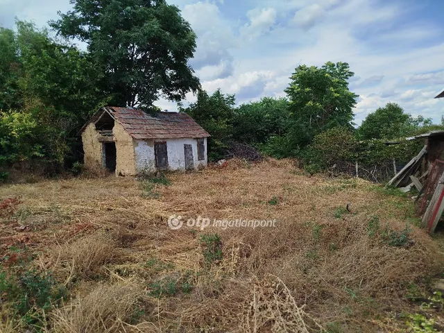 Eladó telek Egerág 1524 nm