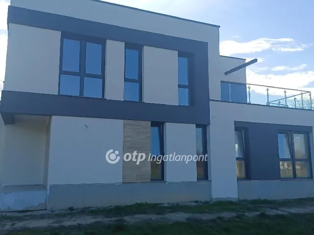 Eladó lakás Győr, Révfalu 178 nm