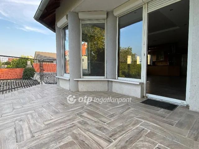 Eladó ház Győrújbarát 298 nm